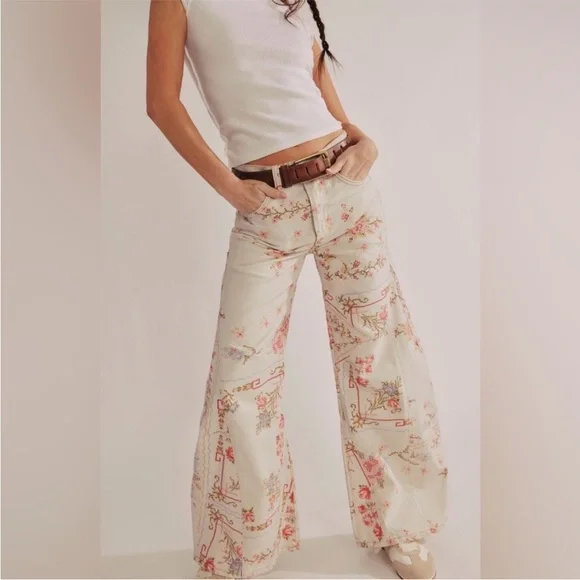 We The Free Eden Printed High Slouchy Flare Jeans Size 24S NWT - Picture 1 of 13